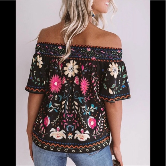 Off The shoulder Top - Picture 2 of 5